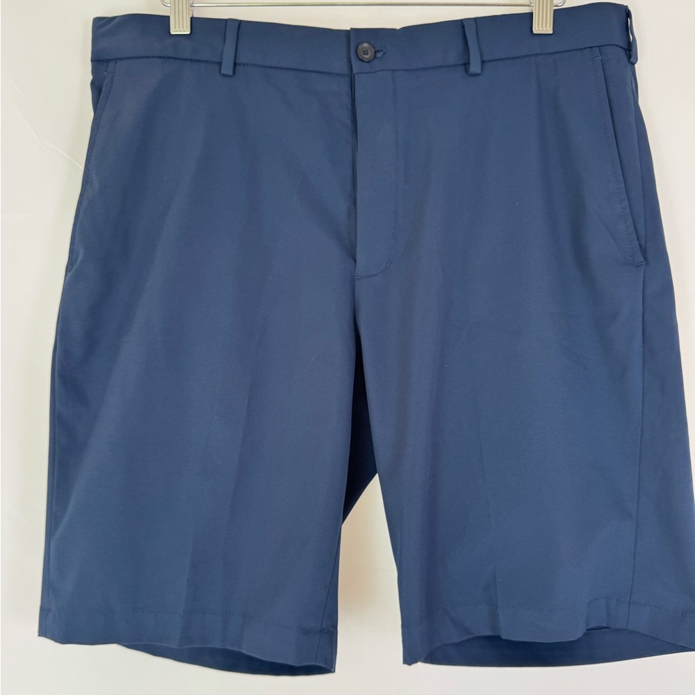 Walter Hagen Golf Shorts / Blue Flat Front Shorts Size 36